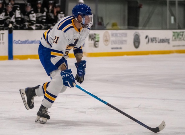 Men's Ice Hockey Falls to Assumption at Worcester Cup