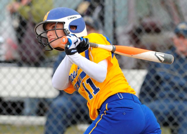 Softball Opens Campaign With One-Run Wins Over WNE, Clarkson
