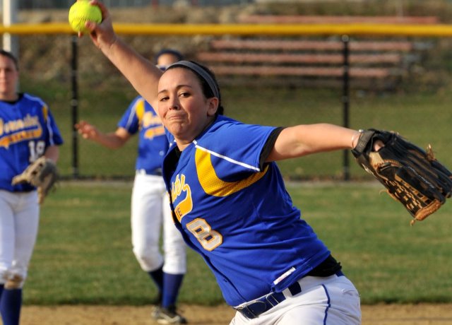 Worcester State Softball Splits on Opening Day