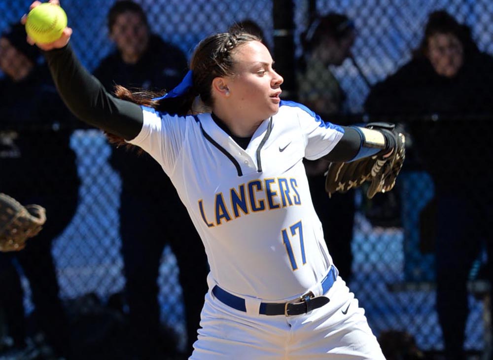 Softball Starts Season with Two Losses to Plymouth State and UW-Oshkosh in Florida