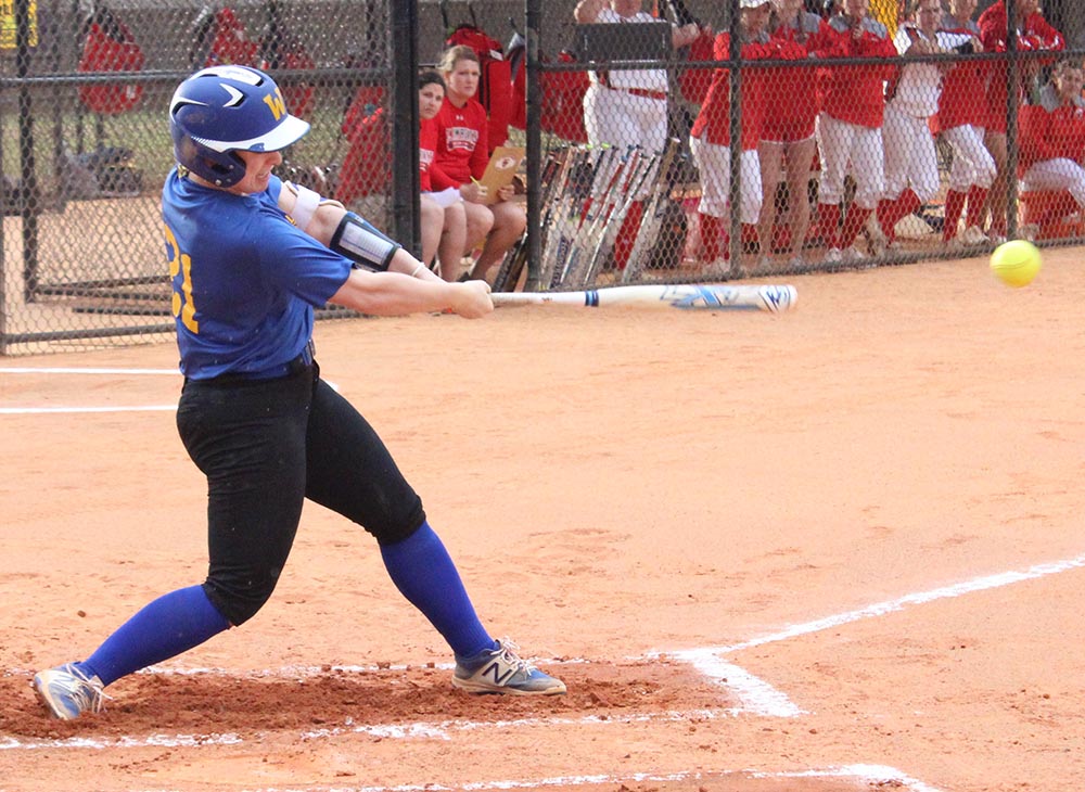Softball Wins First Game of Season against Buffalo State; Falls Short to New Paltz in Opening Game
