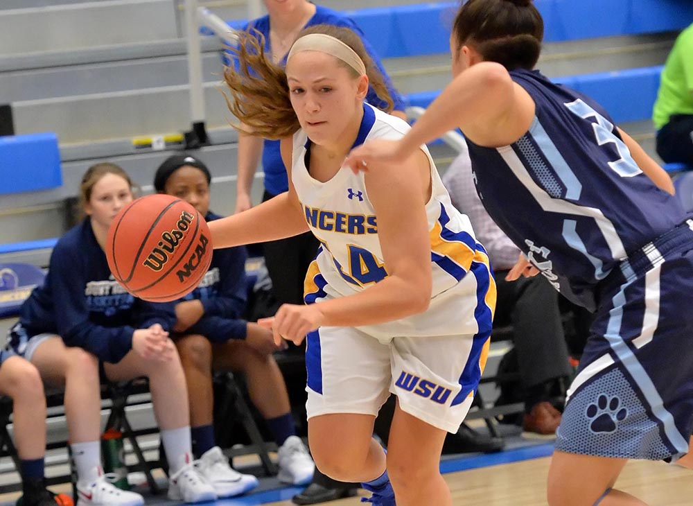 Worcester State Defeats Fitchburg State, 68-52