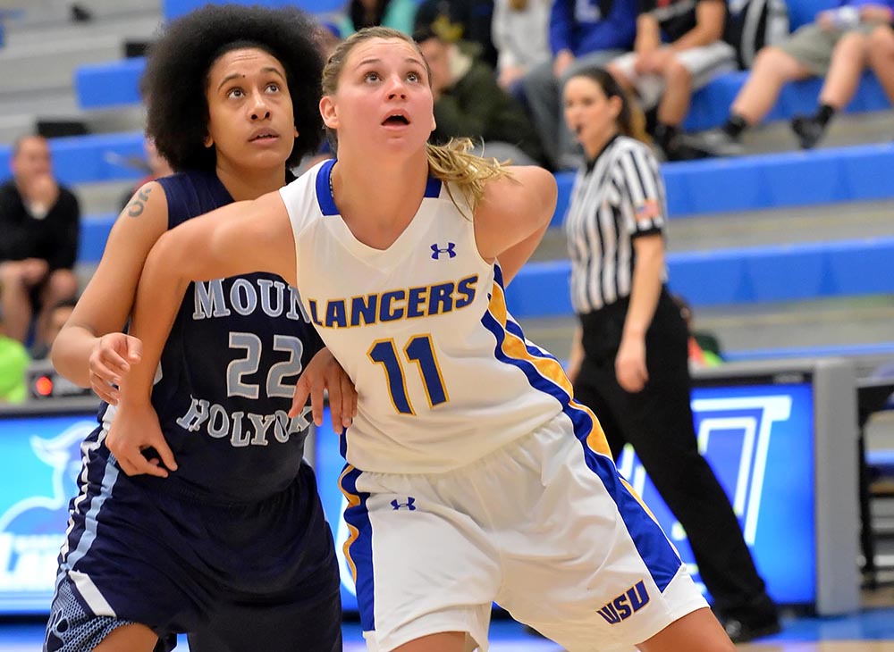 Women’s Basketball Comes From Behind to Defeat Bridgewater State, 70-62