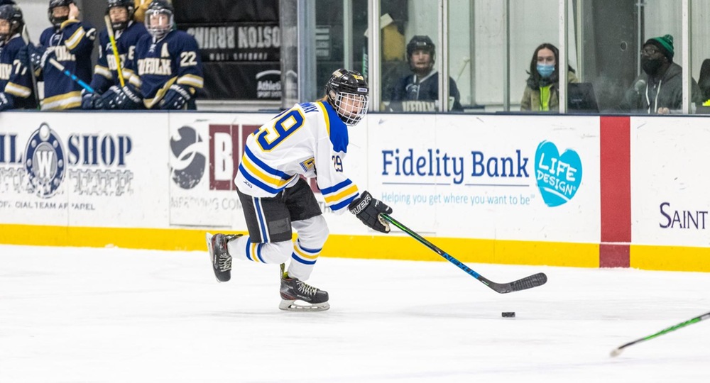 Pavoni, Conway Stay Hot as Lancers Top Greyhounds, 4-1