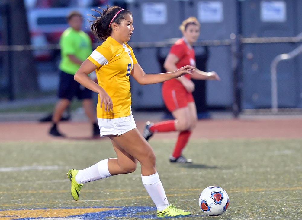 Women’s Soccer Kicks Off Conference Play with 4-0 Shutout over MCLA