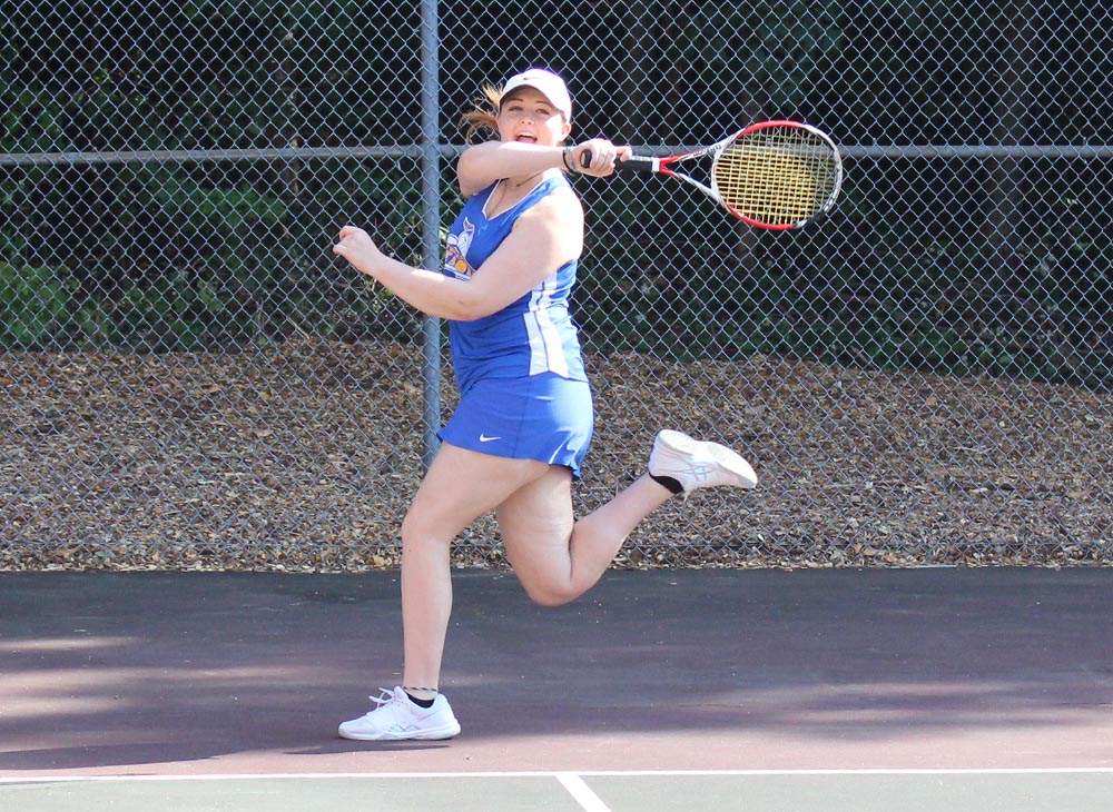 Tennis Victorious over Wentworth