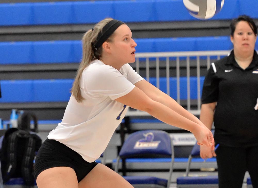 Women’s Volleyball Sweeps MCLA for fourth Straight Win