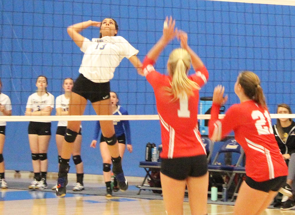 Women’s Volleyball Sweeps Tri-Match with Mass. Maritime and Pine Manor