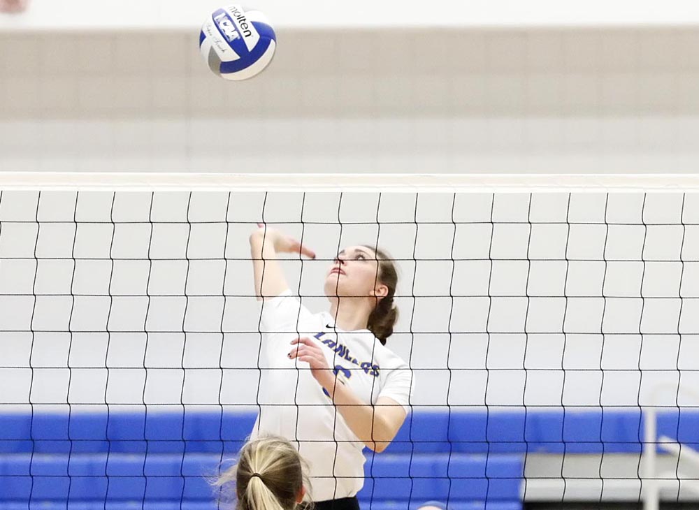 Women's Volleyball Records First Win in Five-Set Thriller