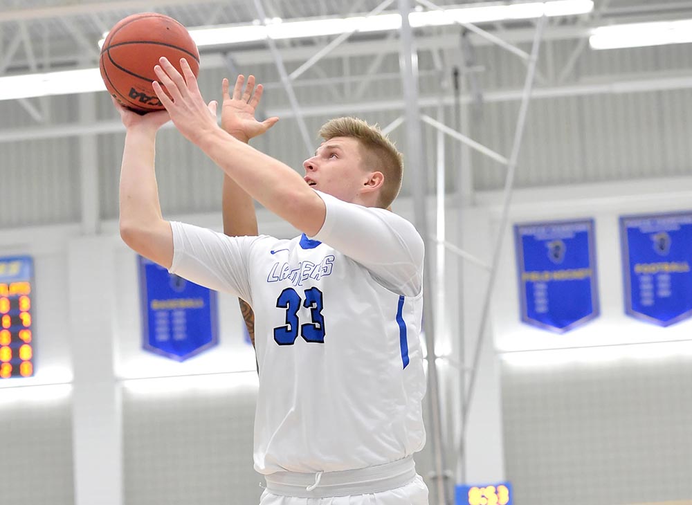 McCarthy Posts Career-High 32 Points in Men’s Basketball Setback to Sage