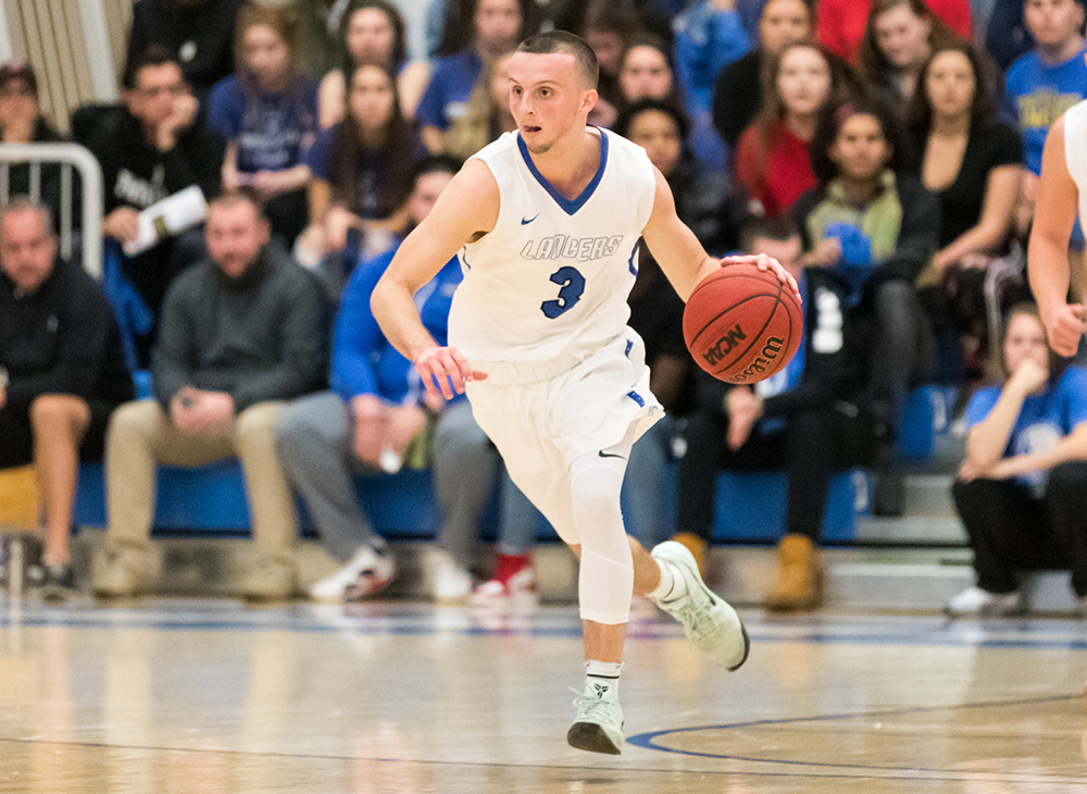 Men's Basketball Falls to Fitchburg State, 78-74