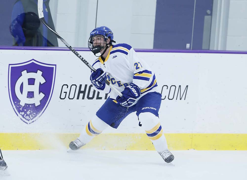 Men’s Ice Hockey Ends in 2-2 Draw at Fitchburg State