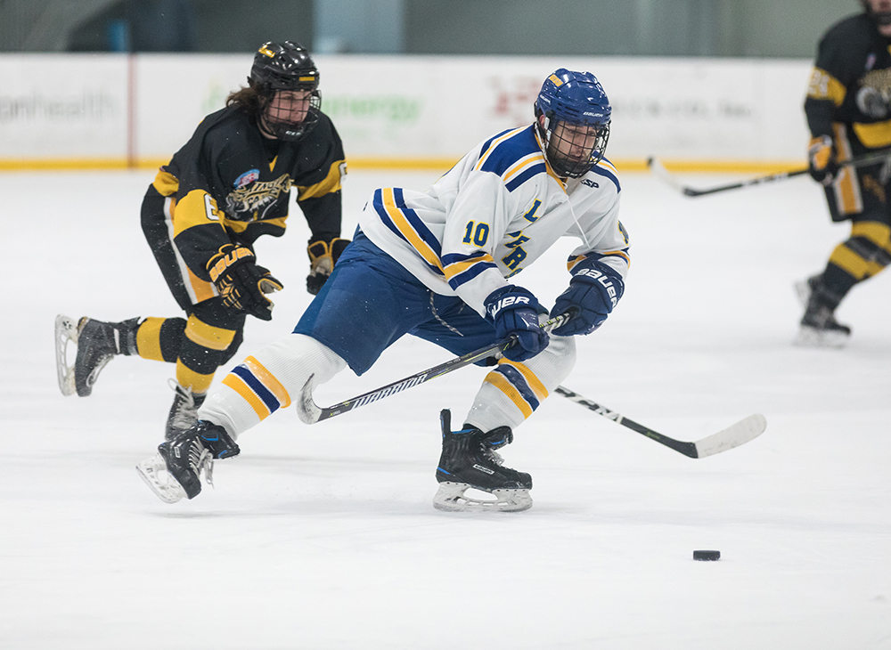 Men's Ice Hockey Doubles Up Becker on Opening Night