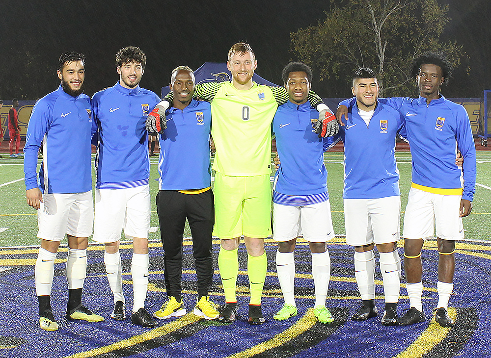 Men's Soccer Edges Owls on Senior Day