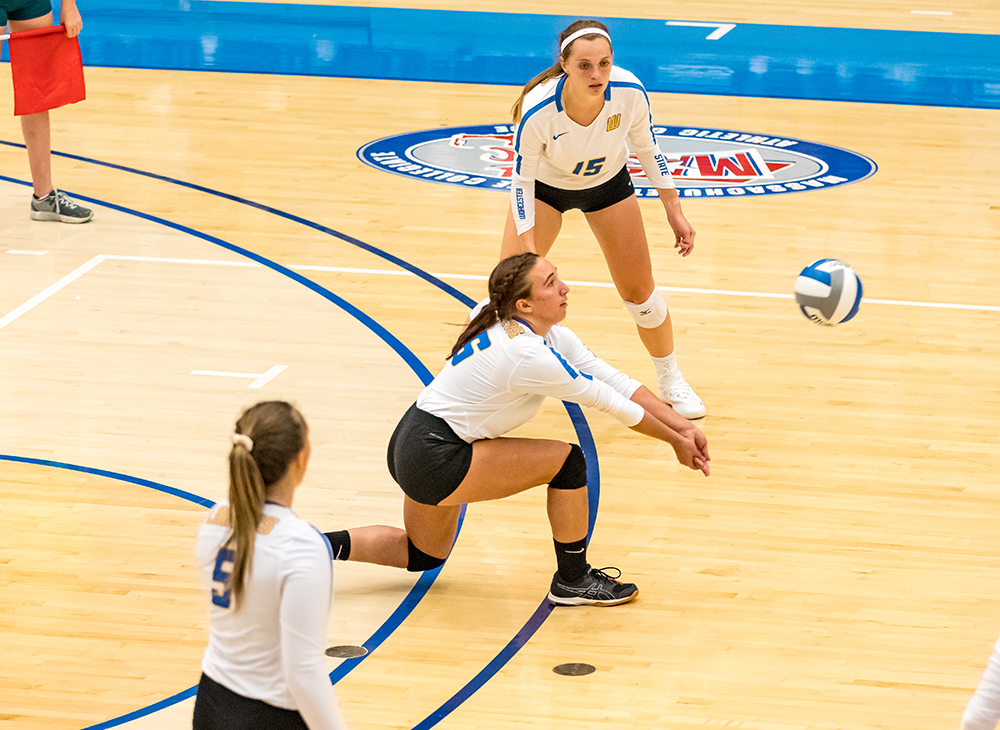 Women's Volleyball Overpowered at Wheaton Invite