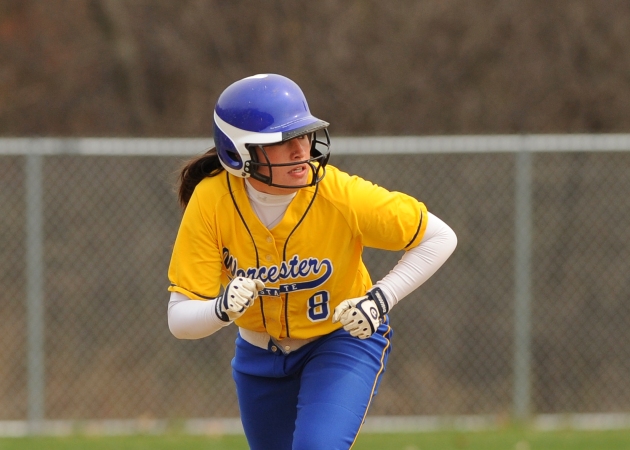 Softball Splits With Salem State In MASCAC Doubleheader