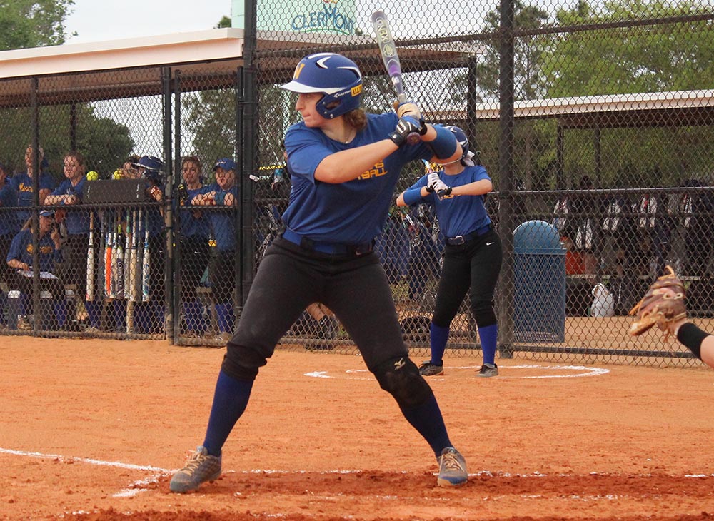 Softball Splits Conference Opener with Westfield State