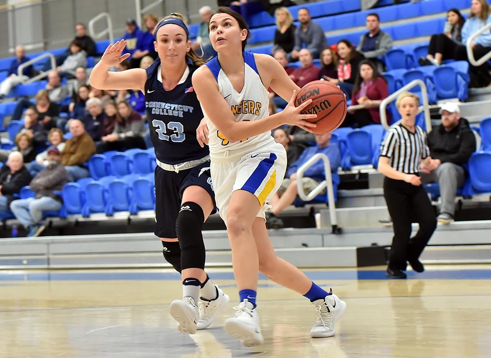 Women's Hoops Holds Off Salem State