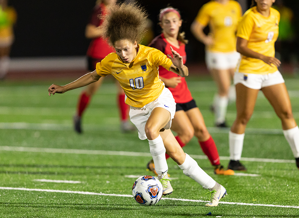 Women's Soccer Advances with 6-0 First Round Victory