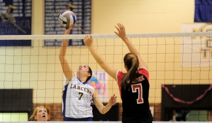 Volleyball Edges Anna Maria 3-0 in Non-Conference Matchup