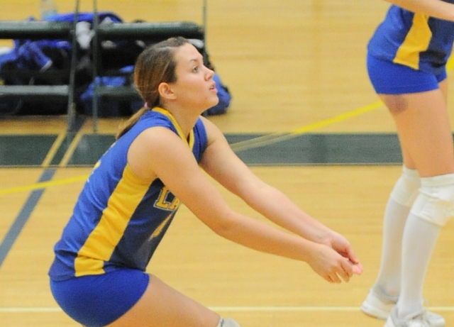 Volleyball Goes 2-2 At Regis Pride Invitational