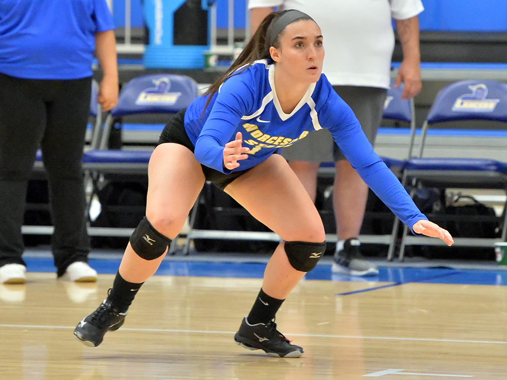 Volleyball Sweeps MCLA to Stay Perfect in MASCAC