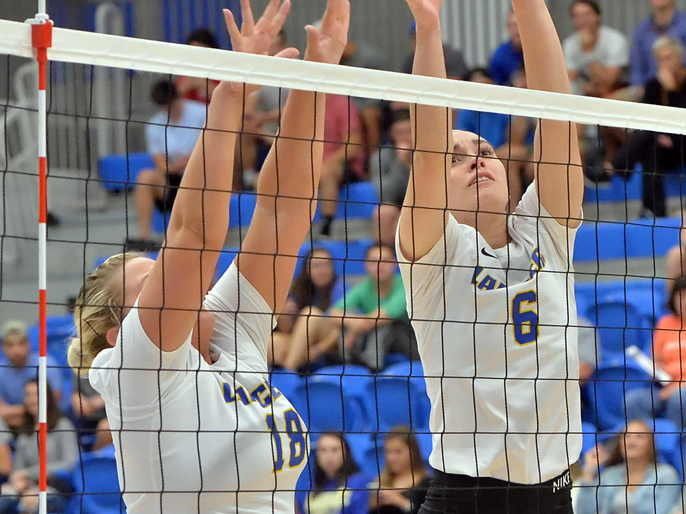 Volleyball Comes from Behind to Beat Salve Regina