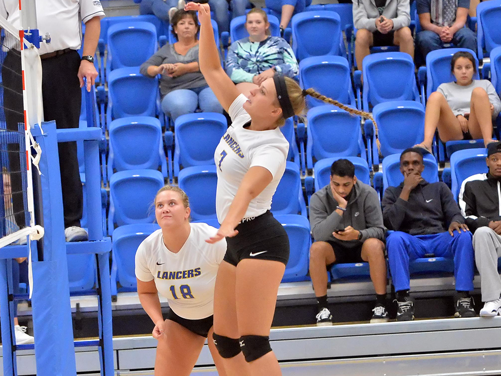 Volleyball Splits Tri-Match with Framingham State and Clark